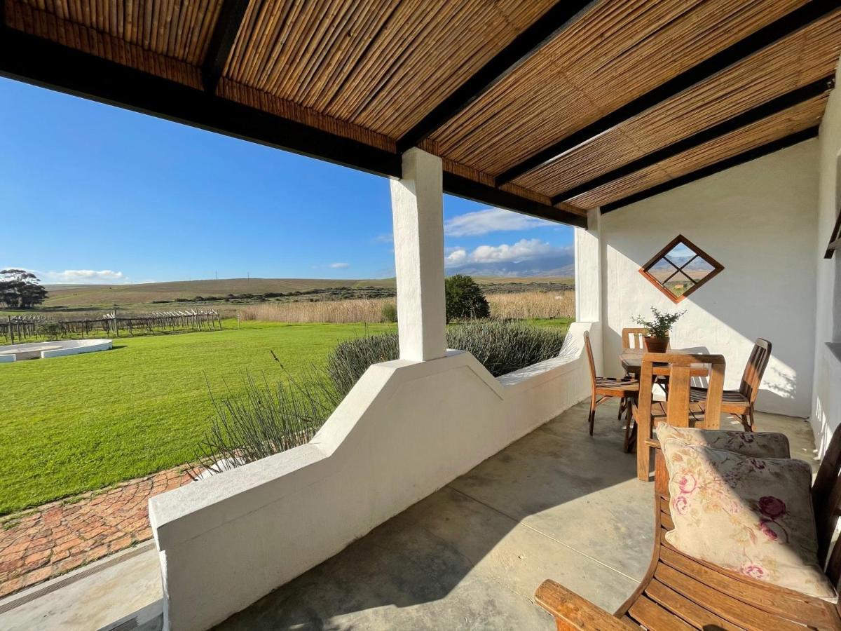 Maison d'hôtes Endless Vineyards At Wildekrans Wine Estate à Botrivier Extérieur photo